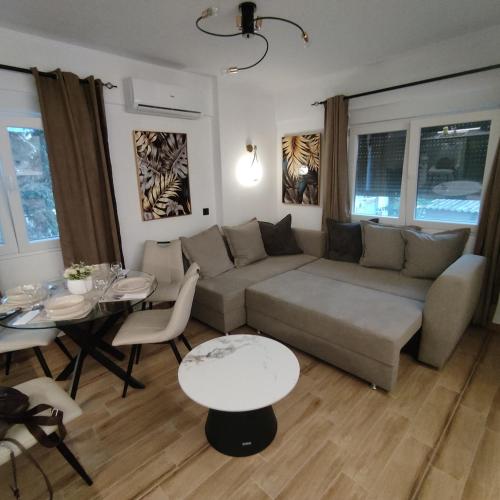 Aelia Central City Apartments 2 in แอเล็กซานดรูพอลี