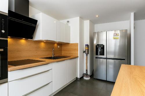 Large and beautiful apartment with panoramic sea views in Le Merlan