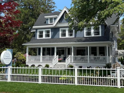 A szálláshely kívülről, Harbor Inn in Kennebunkport (Maine)