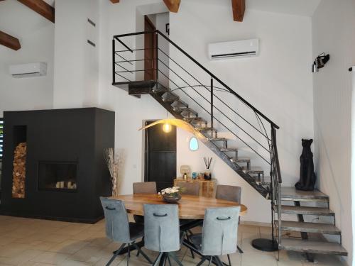 Villa avec piscine entre Marseille et Cassis in Eoures