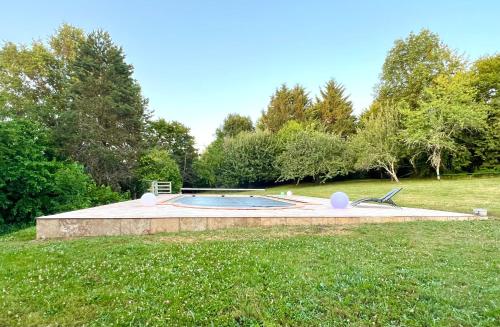 Belle maison ancienne en Perigord avec piscine in Rufiņjaka Sensernīna