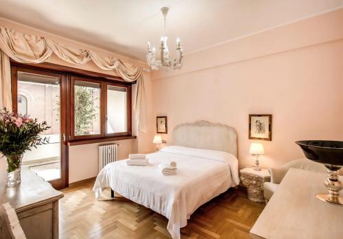 La Dolce Vita Of Via Veneto - Prestigious Apartment With Wonderful Terrace In the Historic Center, Řím (fotografie 7)