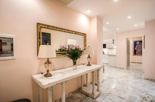 La Dolce Vita Of Via Veneto - Prestigious Apartment With Wonderful Terrace In the Historic Center, Řím (fotografie 10)