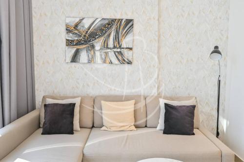 Modern Cozy 1BR Retreat Azizi Riviera Dubai, Dubai (photo 2)