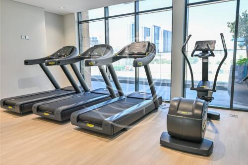 Modern Cozy 1BR Retreat Azizi Riviera Dubai - image 14