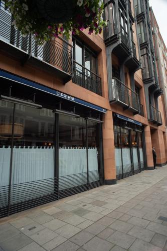 Mayfair Royale 8 - main image