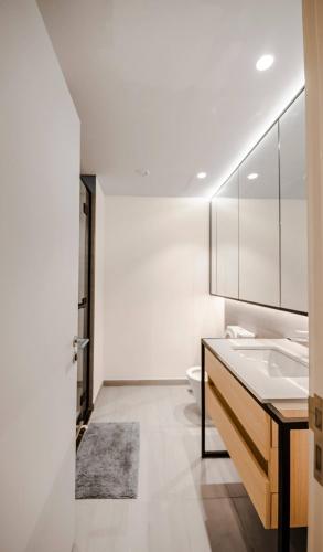 Luxury Upgraded Studio in Wilton Park Residences - image 8