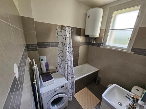 Jezerka Apartments - Free Parking - Easy Access to Center, Прага (фото 9)