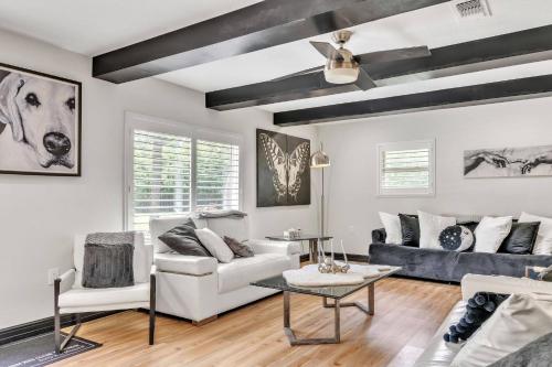 Stylish Family Fun! Pool, Hot Tub, Volley Ball, Arcade & Boat Parking