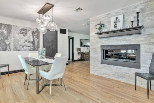 Удобства, Stylish Family Fun! Pool, Hot Tub, Volley Ball, Arcade & Boat Parking in McQueeney