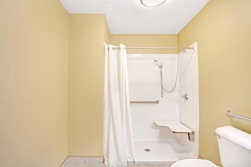 Super 8 by Wyndham Whites Creek/ Nashville NW Area, Whites Creek (photo 3)
