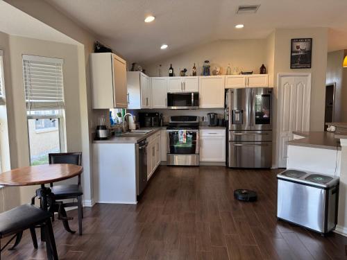 Ruskin FL 2 bdrm 1 bath suite Host & Cat share common areas in Ruskin