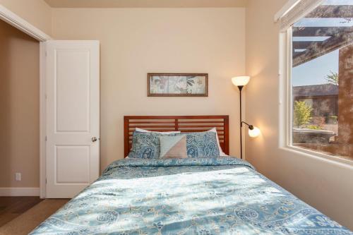 Coral Ridge Resort 4246 COZY, BEAUTIFUL TOWNHOME WITH LOTS OF ADDITIONAL PARKING! detail
