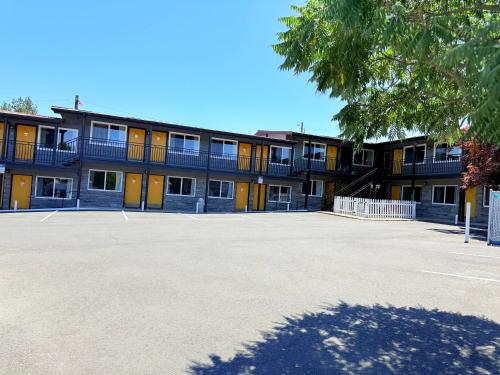 Timbers Motel - image 10