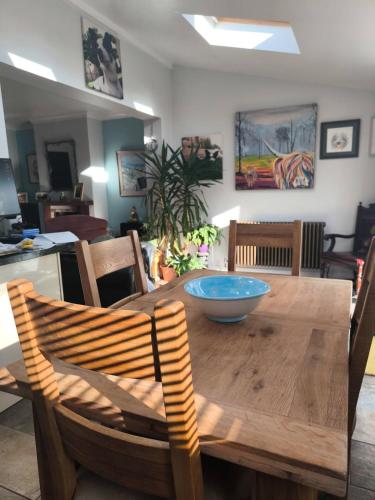 Park Road Retreat - free parking and pets welcome in 林登