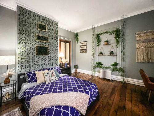 Walk to Trinity Hartford 2BR Gem Barry Square in Egyéb