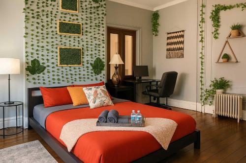 Walk to Trinity Hartford 2BR Gem Barry Square in Egyéb