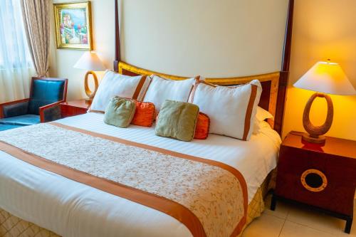 Deluxe Queen Suite image 1