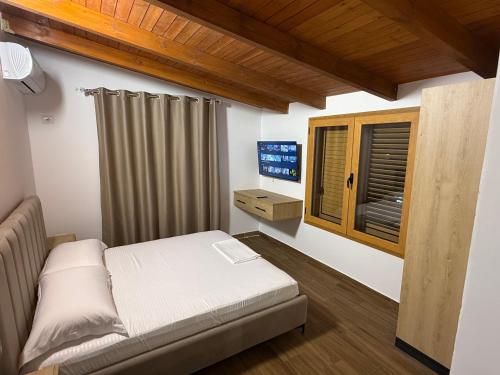 Two-Bedroom Deluxe Apartment with Balcony image 3