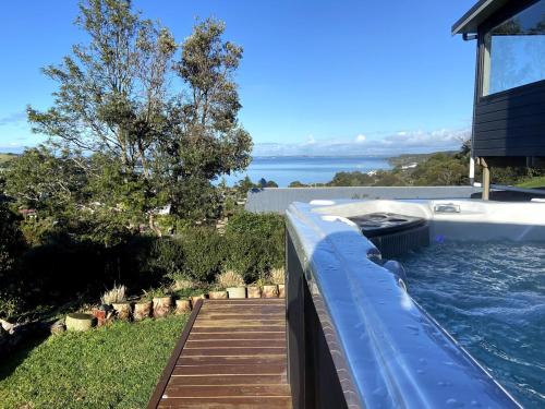 Family home - stunning sea views! in Surfdale