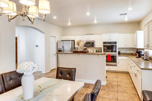 North Las Vegas Home with Hot Tub - 14 Mi to Strip!, Las Vegas (fotografie 5)
