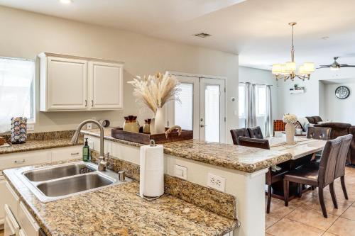 North Las Vegas Home with Hot Tub - 14 Mi to Strip!, Las Vegas (fotografie 8)