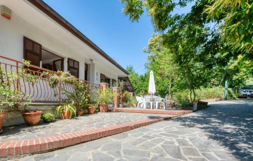 3 Bedroom Amazing Home In Masso gîte à louer Campegli