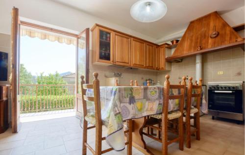 virtuve, 3 Bedroom Awesome Home In Masso in Castiglione Chiavarese