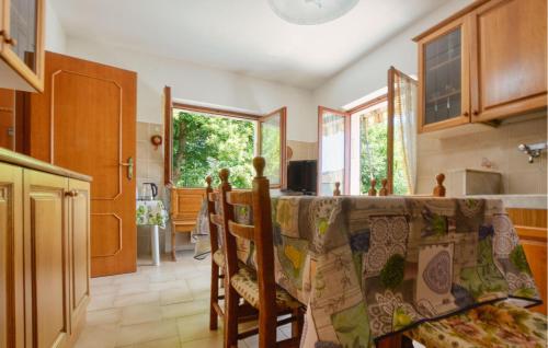 virtuve, 3 Bedroom Awesome Home In Masso in Castiglione Chiavarese