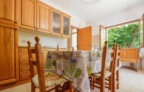 virtuve, 3 Bedroom Awesome Home In Masso in Castiglione Chiavarese