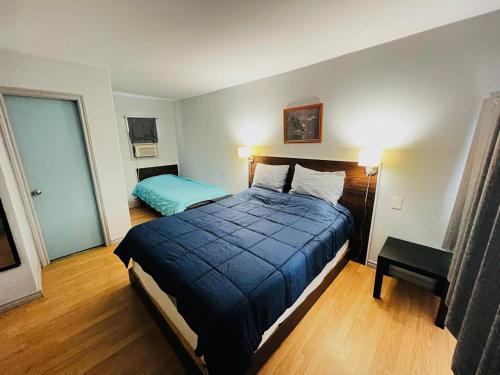 1 queen bed, 1 twin bed