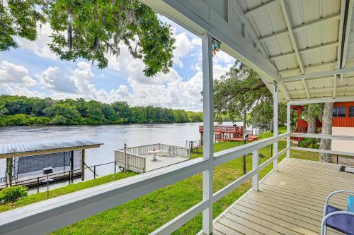 Dock and Screened Porch Suwannee River Retreat! in Old Town