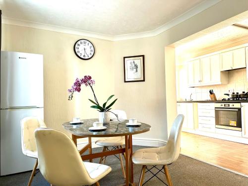 Cozy Corner Stoke - Shebdon