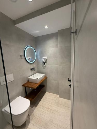 Double Room with Garden View image 3