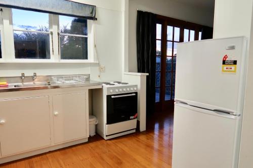3 Bedroom House A, Auckland (photo 6)