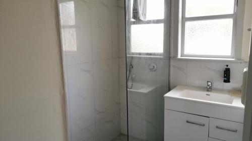 3 Bedroom House A, Auckland (photo 10)