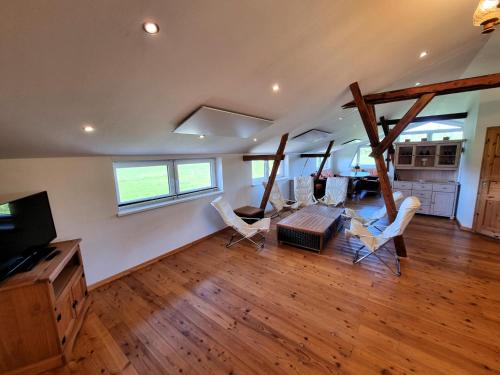 Pugholz Suite - image 4