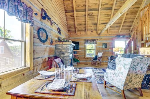 2 Mi to Mabry Mill: Mtn-View Cabin w/ Porch! in Vūlvaina (VA)