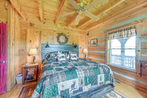 2 Mi to Mabry Mill: Mtn-View Cabin w/ Porch! in Vūlvaina (VA)