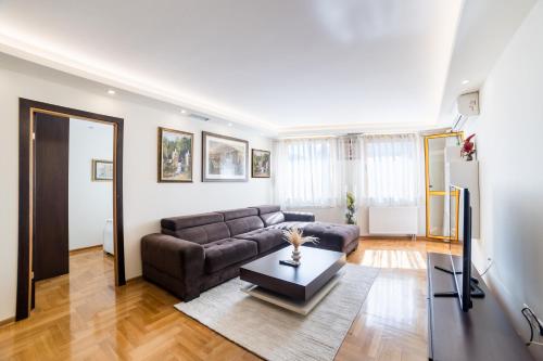 Skenderija Skyline Luxury- 2BR Apartment with Garage and Balcony