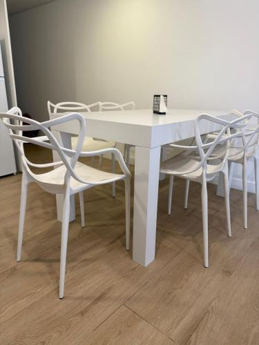 One-Bedroom Apartment image 8