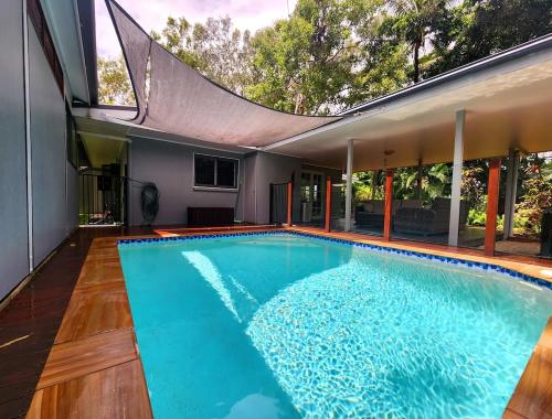 Clifton Beach Family Retreat with Pool in Playa Clifton