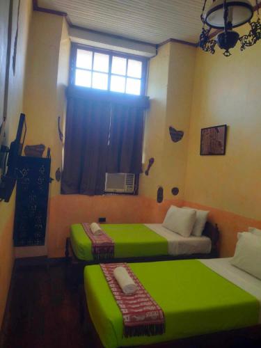 room detail thumbnail 2