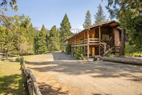 Timberline Retreat CN Lodge #3 in Porterville