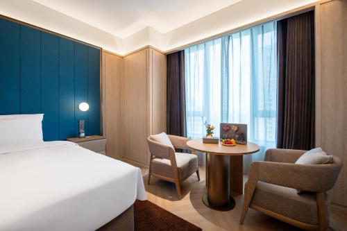Superior King Room image 2