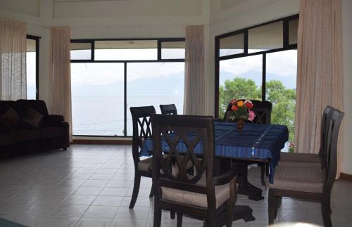 Casa Gaspar on Lake Atitlán (Casa Gaspar on Lake Atitlan) in Sanantonio Palopo