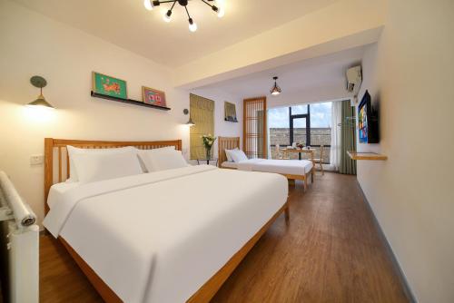 Family Room with Bathroom room in Xi'an Travelling with Hotel South Gate