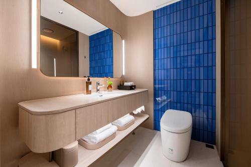 King Room image 1