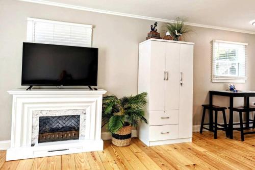 Cute & Cozy Lakeview House on Chain O Lakes with Hot Tub Option, Fox Lake (photo 2)