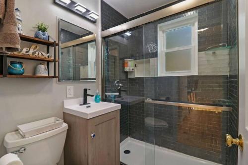 Cute & Cozy Lakeview House on Chain O Lakes with Hot Tub Option, Fox Lake (photo 8)